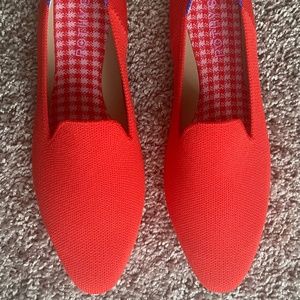 New in box - Rothy's "The Loafer" in Poppy, Size 8